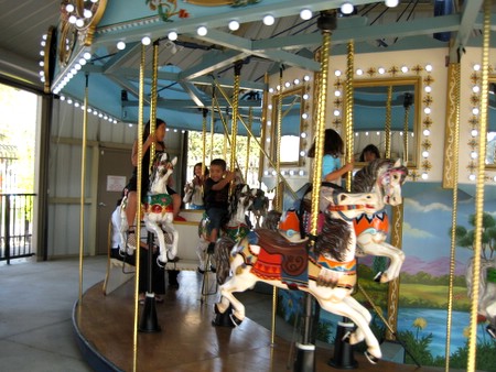 Lincoln Park Carousel Open! Junta Hispana Mildly Interesting! | CHANFLES!